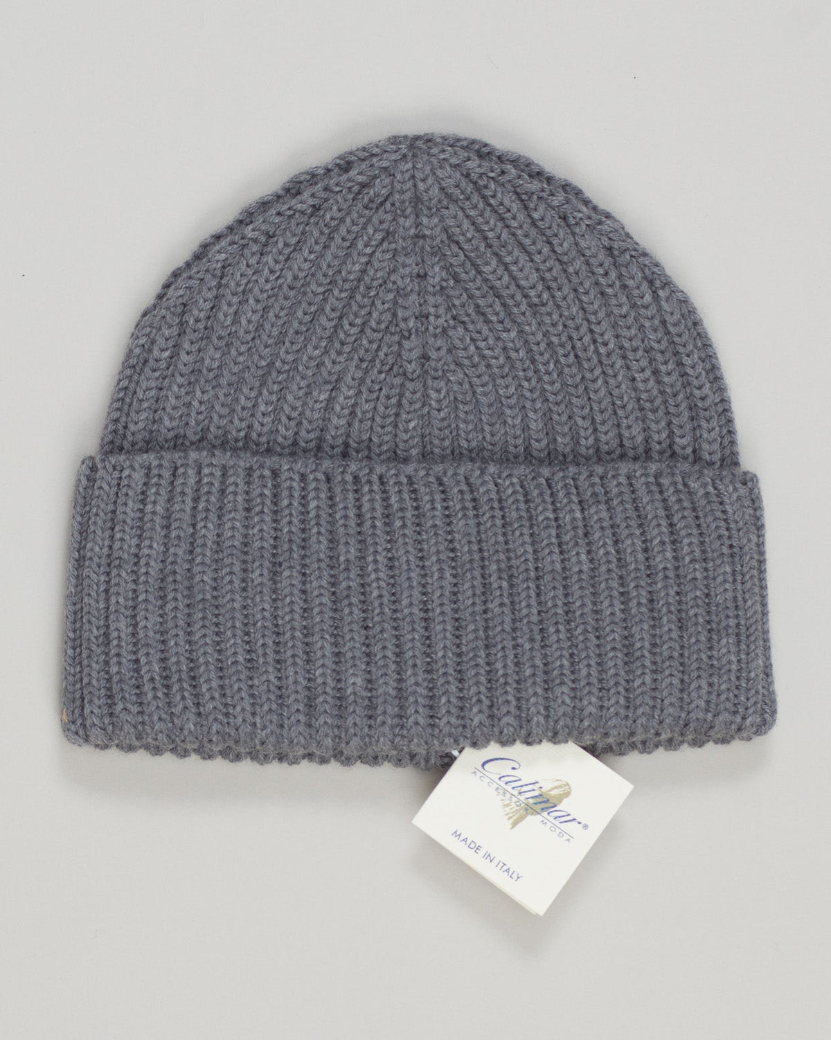 Refined wool construction meets effortless versatility. The Calimar ribbed merino beanie delivers warmth without bulk, its fine-gauge knit designed to complement any wardrobe. Naturally breathable and temperature-regulating merino fiber ensures comfort across seasons. A timeless staple for the discerning minimalist. Calimar Ribbed Merino Beanie / Grey