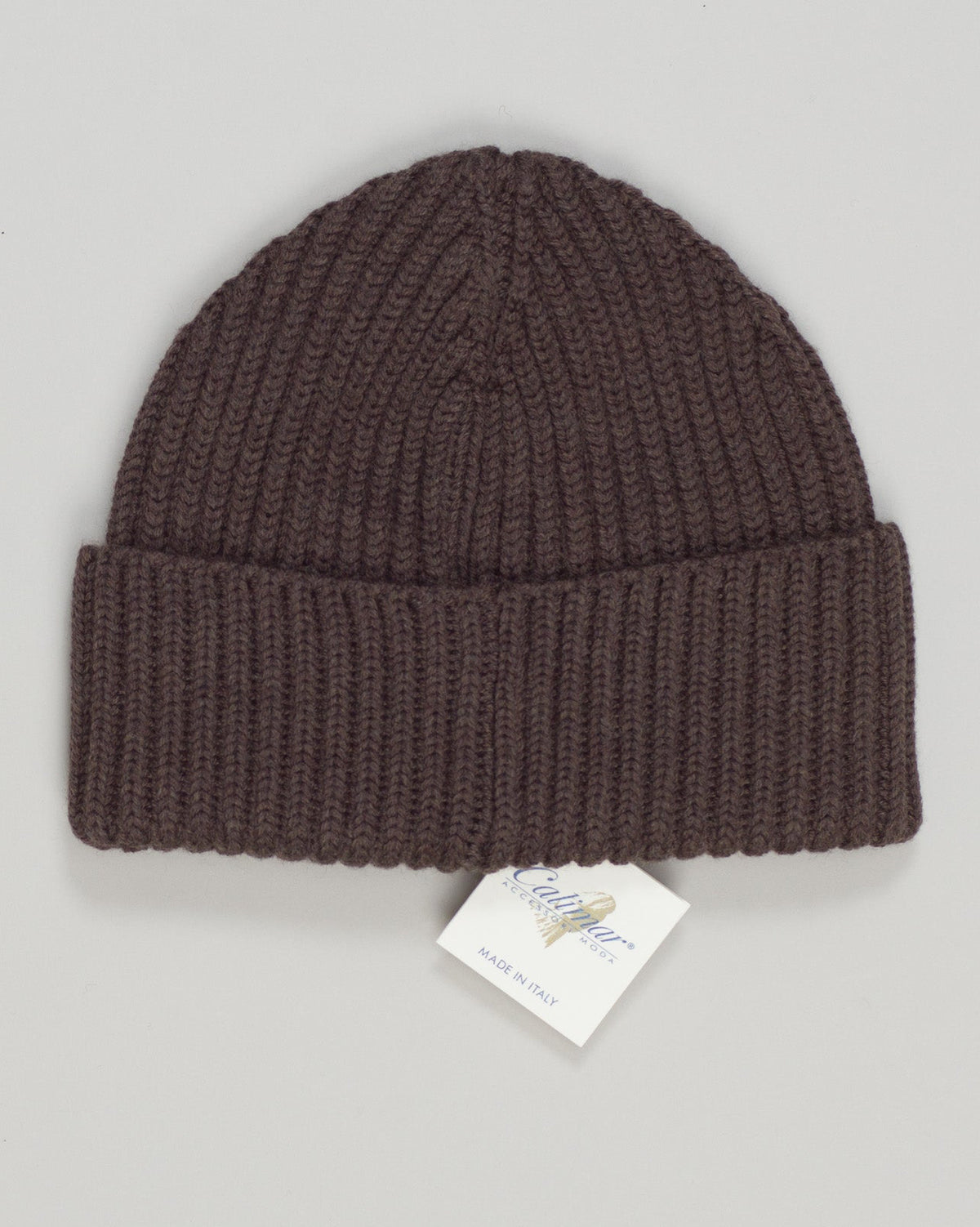 Refined merino wool beanie in a subtle ribbed knit. The natural temperature-regulating properties of merino keep you comfortable in shifting seasons, while the timeless brown colorway pairs effortlessly with any wardrobe. A minimal essential for everyday wear. &nbsp;Calimar Ribbed Merino Beanie / Brown