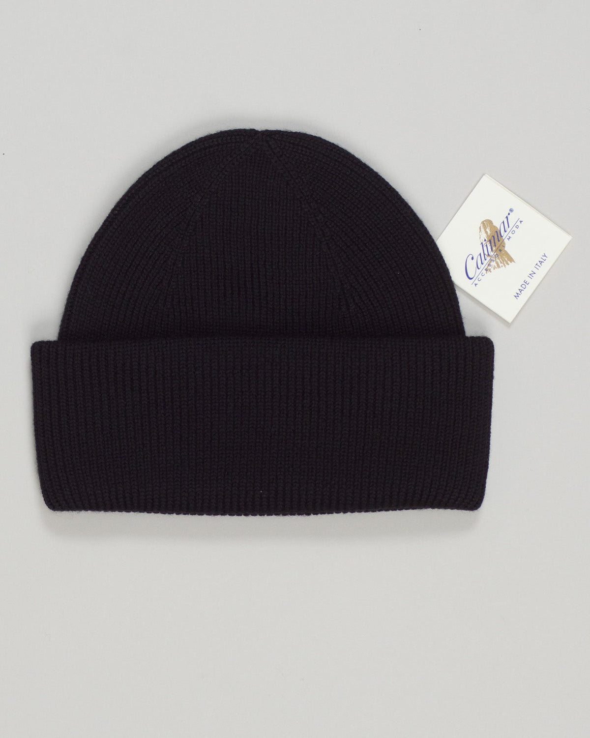 Classic wool watch cap in deep black. Soft merino blend delivers warmth and comfort for everyday wear. Refined fit transitions seamlessly from casual to sophisticated settings. Calimar Wool Watch Cap / Black