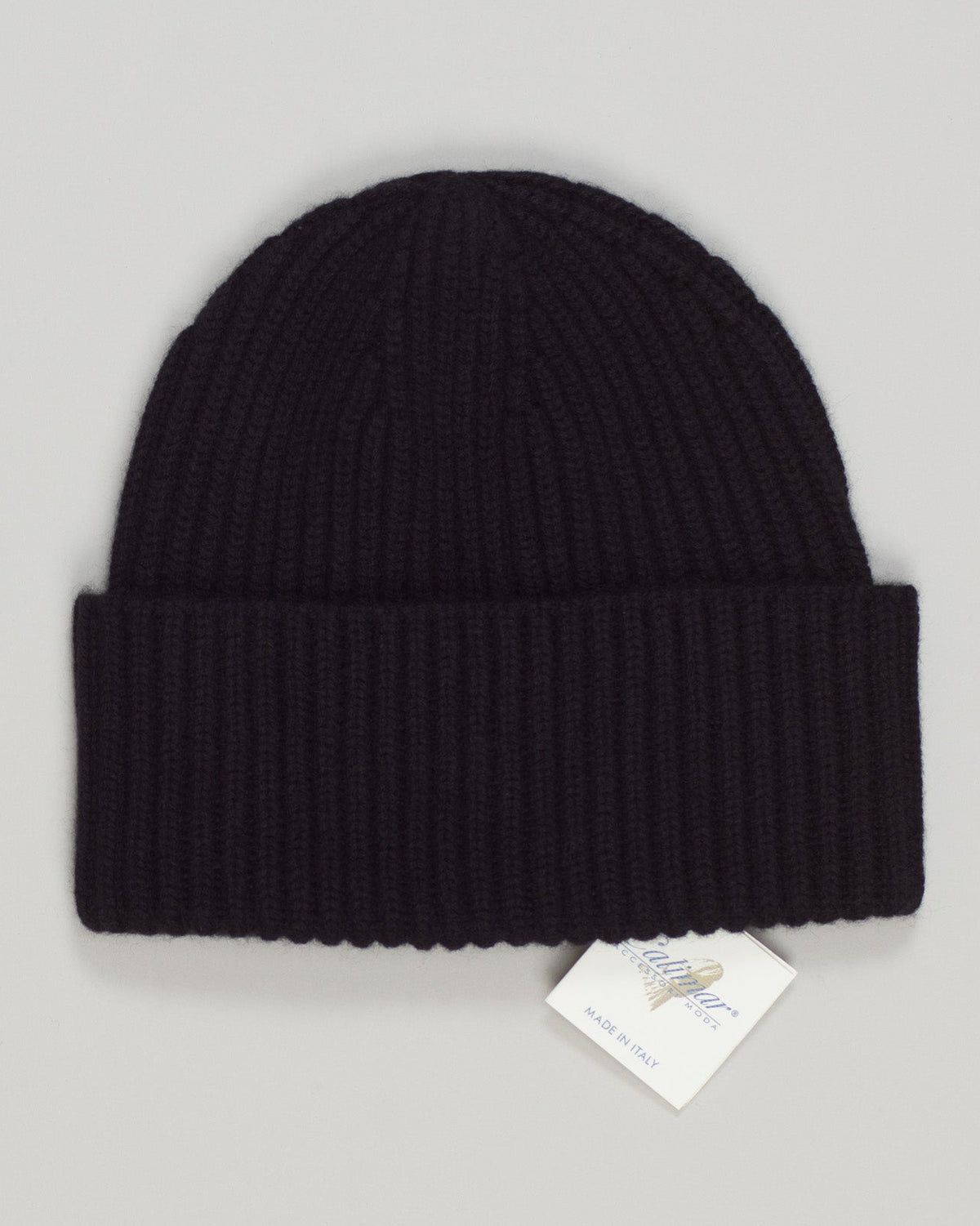 Refined cashmere beanie in classic black. Soft, breathable construction offers warmth without bulk, making it ideal for cold weather and versatile styling. The timeless silhouette pairs effortlessly with any wardrobe. Premium yarn ensures durability and lasting comfort season after season. Calimar Cashmere Beanie / Black