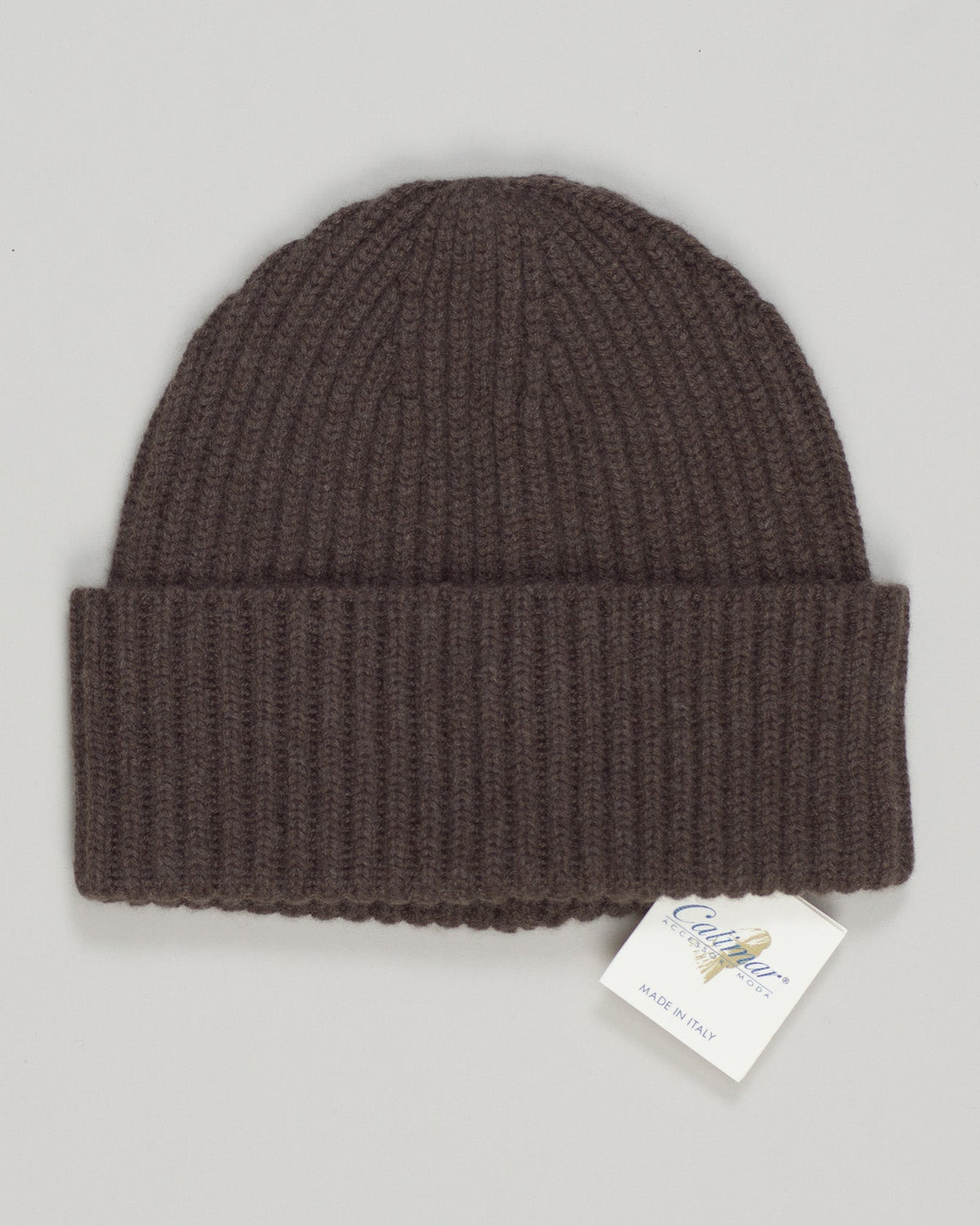 Refined warmth in pure cashmere. The Calimar beanie offers understated luxury for cold-weather essentials, crafted from premium fibers that soften with wear. Its neutral brown tone complements any wardrobe, from casual knitwear to formal outerwear. A timeless investment piece that delivers comfort without compromise. Calimar Cashmere Beanie / Brown