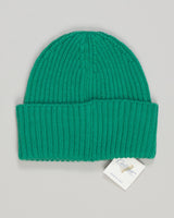 Crafted from pure cashmere for unmatched softness and warmth. The Calimar beanie combines luxury comfort with timeless design—a refined essential for elevated everyday wear. Emerald green adds subtle sophistication to any wardrobe. Perfect as a standalone statement piece or understated layering accent. Calimar Cashmere Beanie / Emerald Green