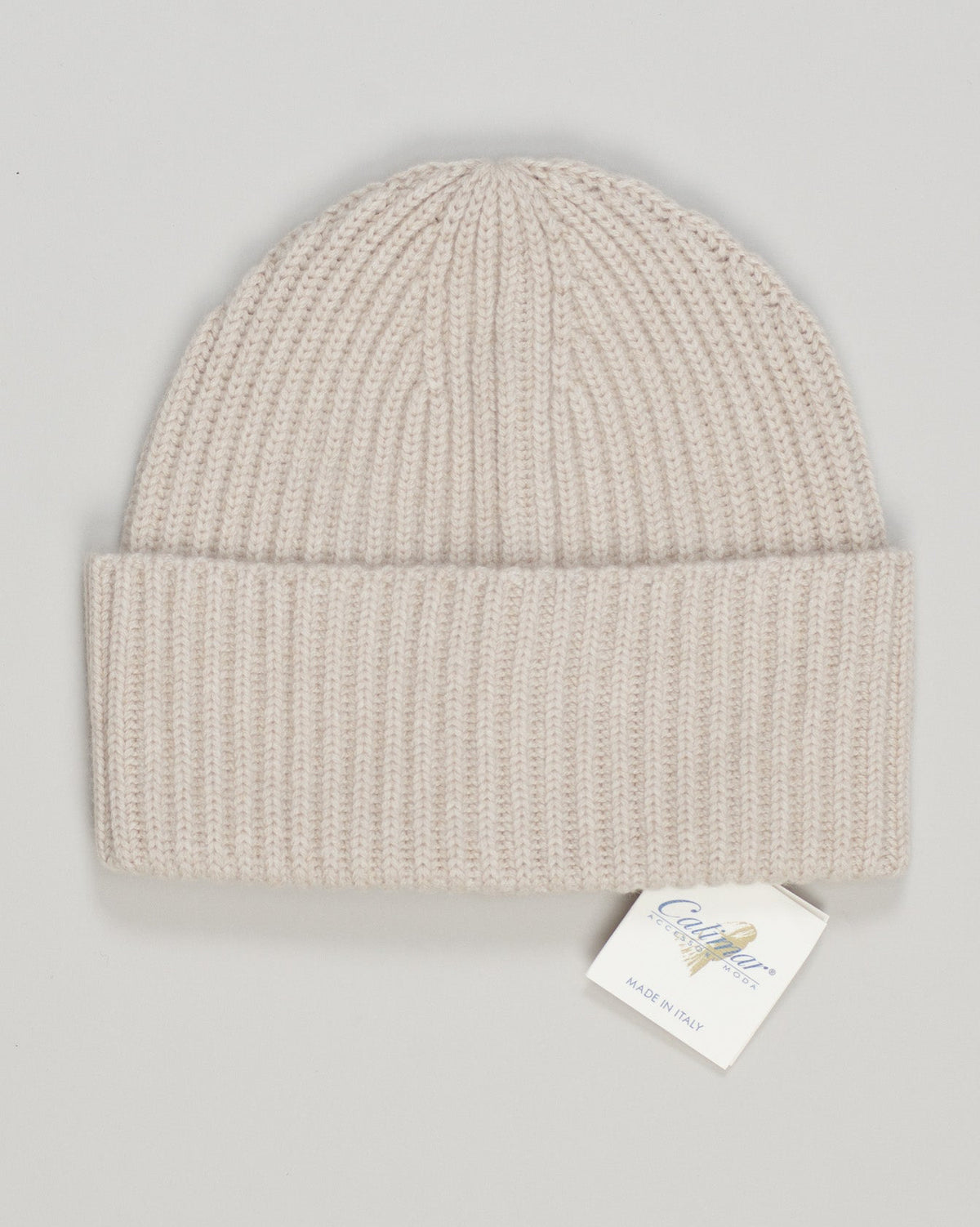 Calimar's cashmere beanie in warm beige is a refined essential for cooler seasons. Crafted from premium cashmere, it delivers softness and breathability without bulk. The relaxed fit suits any occasion—casual outings or formal settings. Simple construction meets luxury fiber for timeless versatility and effortless elegance. Calimar Cashmere Beanie / Beige