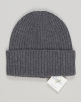 Crafted from lightweight cashmere, this minimalist beanie delivers understated elegance and everyday comfort. The soft grey tone pairs effortlessly with any wardrobe. Perfect for those seeking premium quality in a timeless essential. Calimar Light Cashmere Beanie / Grey