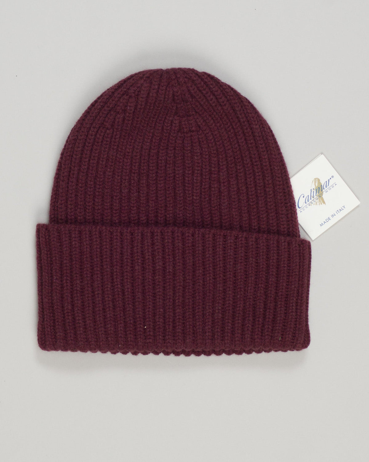 Crafted from pure cashmere, this burgundy beanie delivers luxurious softness and warmth with effortless sophistication. The refined construction ensures durability through seasons of wear, while the classic silhouette complements any wardrobe. An investment piece that balances comfort with understated elegance. Calimar Cashmere Beanie / Burgundy