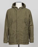 A timeless waxed cotton short parka built for versatile layering and unpredictable weather. The water-resistant finish and structured silhouette offer refined protection without bulk, while the compact length ensures easy movement and pairs seamlessly with tailored pieces. Durable construction and a refined aesthetic make it a wardrobe essential for the discerning gentleman.