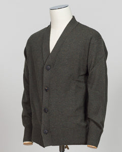 Italian craftsmanship meets understated elegance. This wool cardigan from Gran Sasso delivers refined layering in a deep, versatile dark green. Perfect for building a refined wardrobe foundation—wear it over a crisp shirt or as a standalone piece. The quality construction ensures lasting wear and aging gracefully. Gran Sasso Wool Cardigan / Dark Green