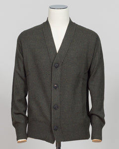 Italian craftsmanship meets understated elegance. This wool cardigan from Gran Sasso delivers refined layering in a deep, versatile dark green. Perfect for building a refined wardrobe foundation—wear it over a crisp shirt or as a standalone piece. The quality construction ensures lasting wear and aging gracefully. Gran Sasso Wool Cardigan / Dark Green