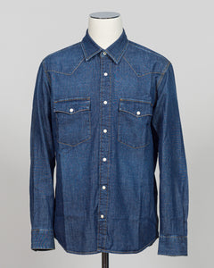 Crafted from premium Tela Genova fabric, this Western shirt delivers understated sophistication in a faded blue that transitions beautifully across seasons. The structured weave and refined tailoring define clean lines, while pearl snaps and a relaxed collar offer versatile styling—equally at home layered under a blazer or worn open as a lightweight layer. Perfect for the discerning dresser who values quality construction and timeless design.