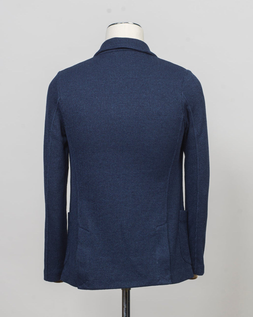 


Composition: 68% Linen 32% Cotton
Color: 598 / Navy
Article: 57156 / 18652
Made in Italy
