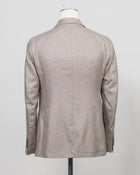 Composition: 100% Silk
Modello: Monte Carlo / 1SMC22K
Color: Taupe / T3163
Unconstructed shoulder
Unlined
2 Buttons
Notch lapel
Patch pockets
Side vents
Made in Martina Franca, Italy Tagliatore Silk Jacket / Taupe
