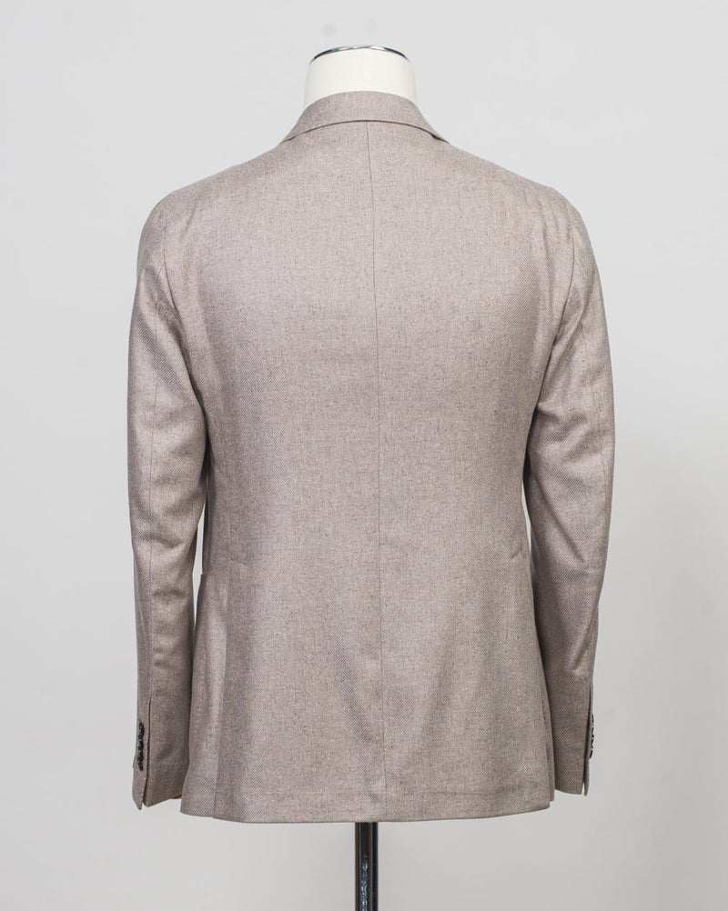 Composition: 100% Silk
Modello: Monte Carlo / 1SMC22K
Color: Taupe / T3163
Unconstructed shoulder
Unlined
2 Buttons
Notch lapel
Patch pockets
Side vents
Made in Martina Franca, Italy Tagliatore Silk Jacket / Taupe