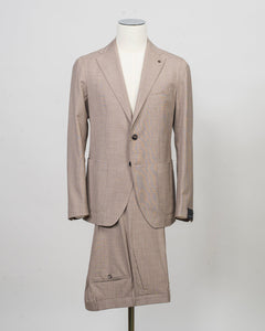 Composition: 93% Virgin wool 7% Silk
Modello: Monte Carlo / 2SMC22K01
Color: Taupe / T1154
Unconstructed shoulder
Unlined
2 Buttons
Notch lapel
Patch pockets
Side vents
Flat front trousers
Belt loops
2 back pockets
Made in Martina Franca, Italy