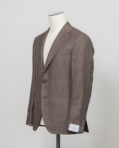 Caruso blazer impeccably tailored in Soragna, Parma, Italy.
Stunning lightness and ease of movement without losing the classic tailored elegance. These are some of the ingredients that make Italian tailoring world famous and you can find it all in Caruso garments.&nbsp;

Beautiful handmade detailing and naturally with a&nbsp;full canvas structure inside.

Model: Aida
Article: 501426

Composition: 58% Linen 42% Wool
Color: 0560 / Brown Melange
2 Patch Pockets

Side vents
Fully Lined

