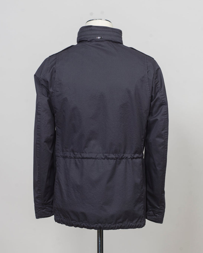 This Herno jacket honors the iconic M65 field jacket. Practical design with quite a few pockets, action back and adjustable waist. Why change the winning team.

Regular fit
Long sleeves

High collar

Covered zip and press-stud fastening

Flap breast pockets

Flap pockets

Inner drawstring at the waist

Adjustable cuffs

FI000111U 13211 9200