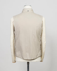 100% nylon
Synthetic padding
Regular fit
High collar
Two way zip fastening
Press stud side pockets