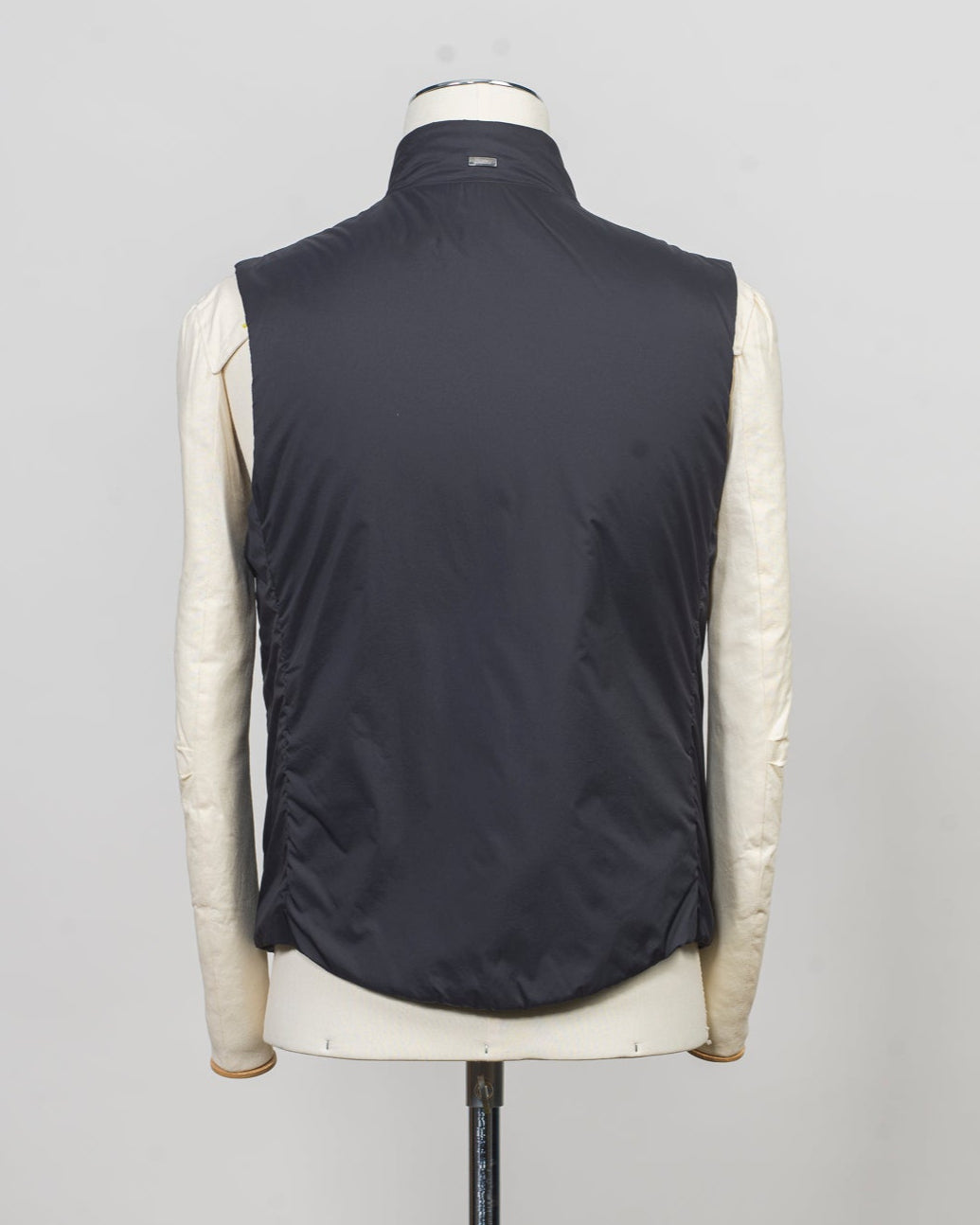 100% nylon
Synthetic padding
Regular fit
High collar
Two way zip fastening
Press stud side pockets