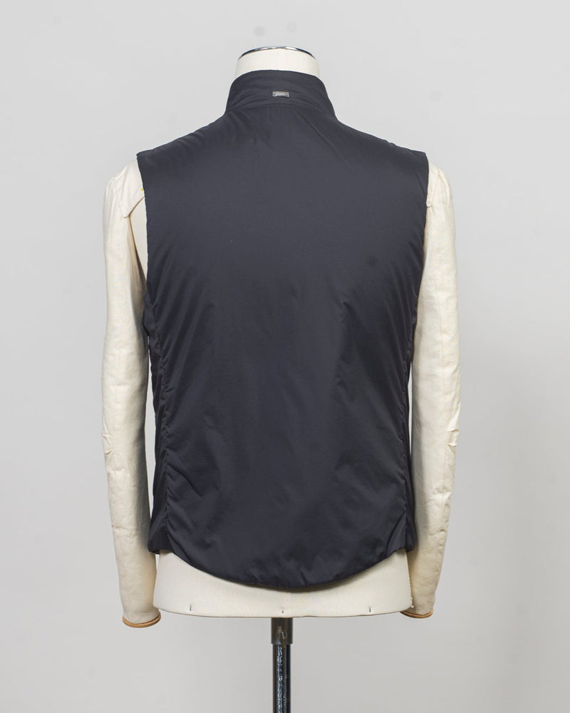 100% nylon
Synthetic padding
Regular fit
High collar
Two way zip fastening
Press stud side pockets