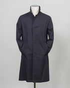 Raincoat in dyed cotton gabardine with waterproof treatment.
Sporting a shirt collar, this straight-cut piece is a Herno icon designed for city engagements and more formal occasions.
This fabric, created by Herno - Officina Tessile, symbolises their heritage and the innovative research it has honed since 1948.


Regular fit
Shirt collar

Side pockets

Slit at the back

Covered button fastening