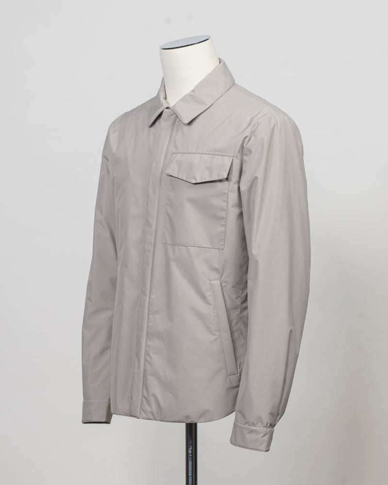 Outer fabric: 100% Polyester
Lining: 100% Polyamide
Filling: 90% Down 10% Feathers
Color: Light Grey / 23
Article: S08MUCX882 161
Snap buttons