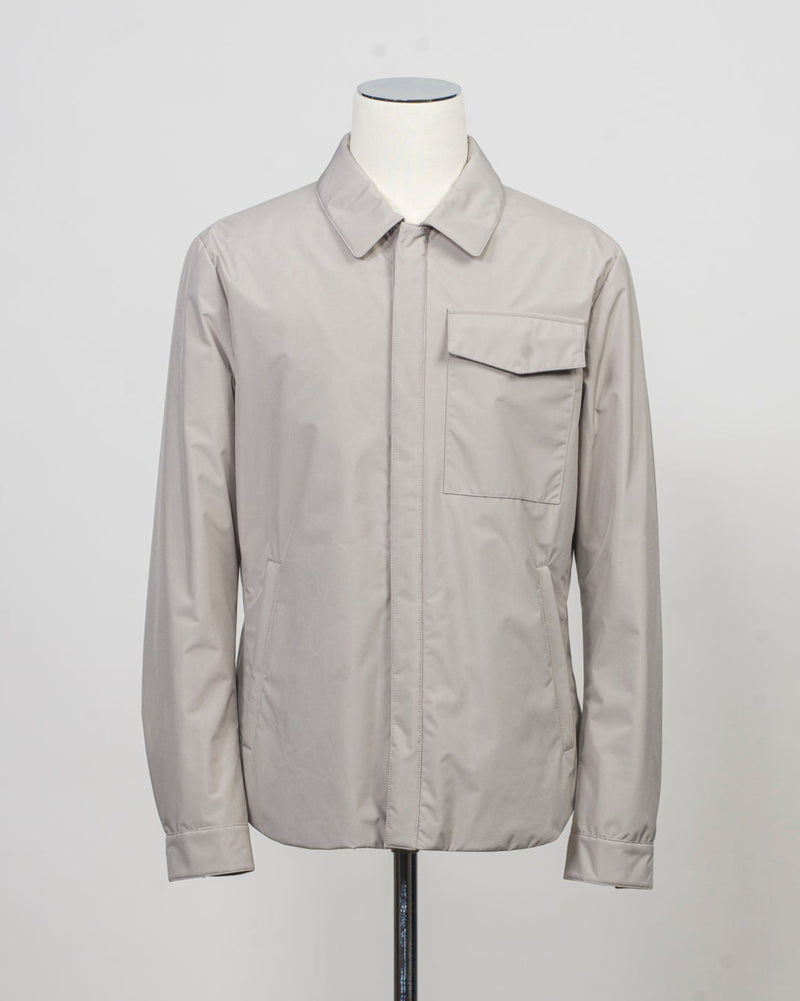 Outer fabric: 100% Polyester
Lining: 100% Polyamide
Filling: 90% Down 10% Feathers
Color: Light Grey / 23
Article: S08MUCX882 161
Snap buttons