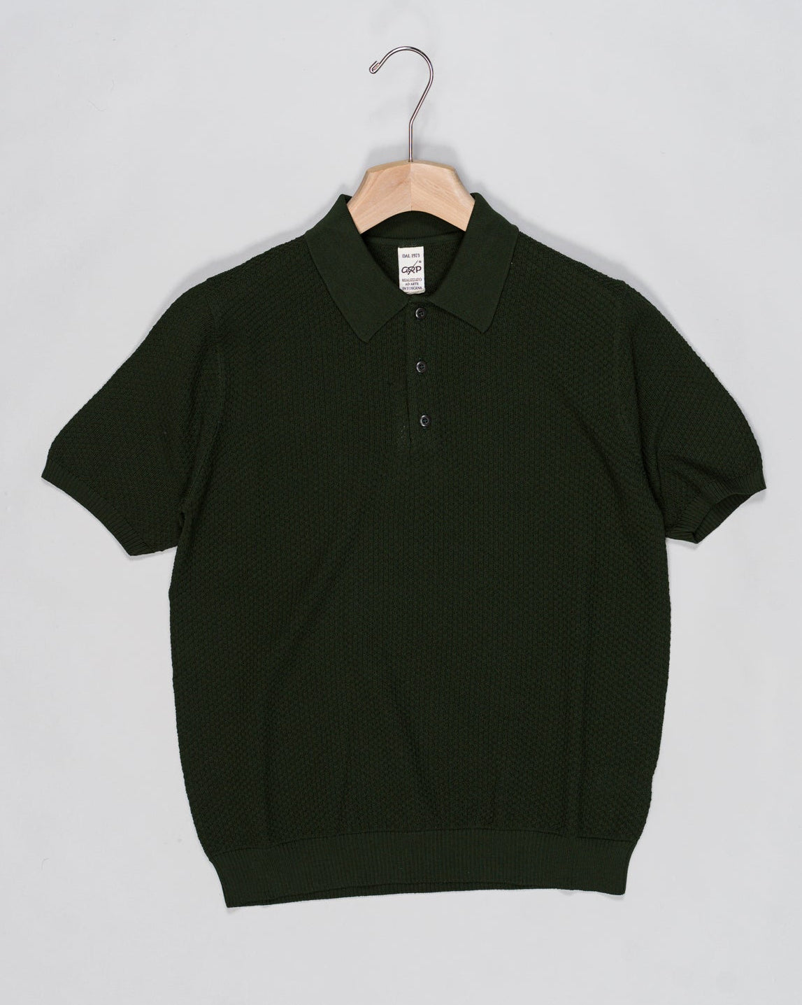 Short sleeve polo shirt in cotton from Maglificio G.R.P. 1973 Firenze.
Composition: 100% Giza Cotton
Short Sleeves
3 Buttons
Article: TEC 11 PSS G 7
POLO S/S
Color: Dark Green
Made in Italy G.R.P. Firenze Textured Cotton Polo Shirt / Green