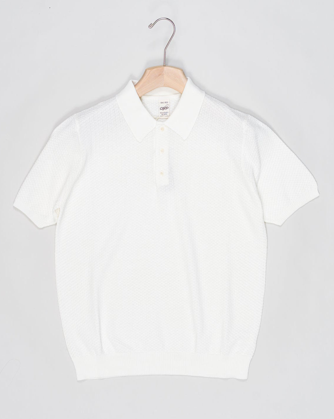 Short sleeve polo shirt in cotton from Maglificio G.R.P. 1973 Firenze.
Composition: 100% Giza Cotton
Short Sleeves
3 Buttons
Article: TEC 11 PSS G 4
POLO S/S
Color: Ecru
Made in Italy G.R.P. Firenze Textured Cotton Polo Shirt / Ecru