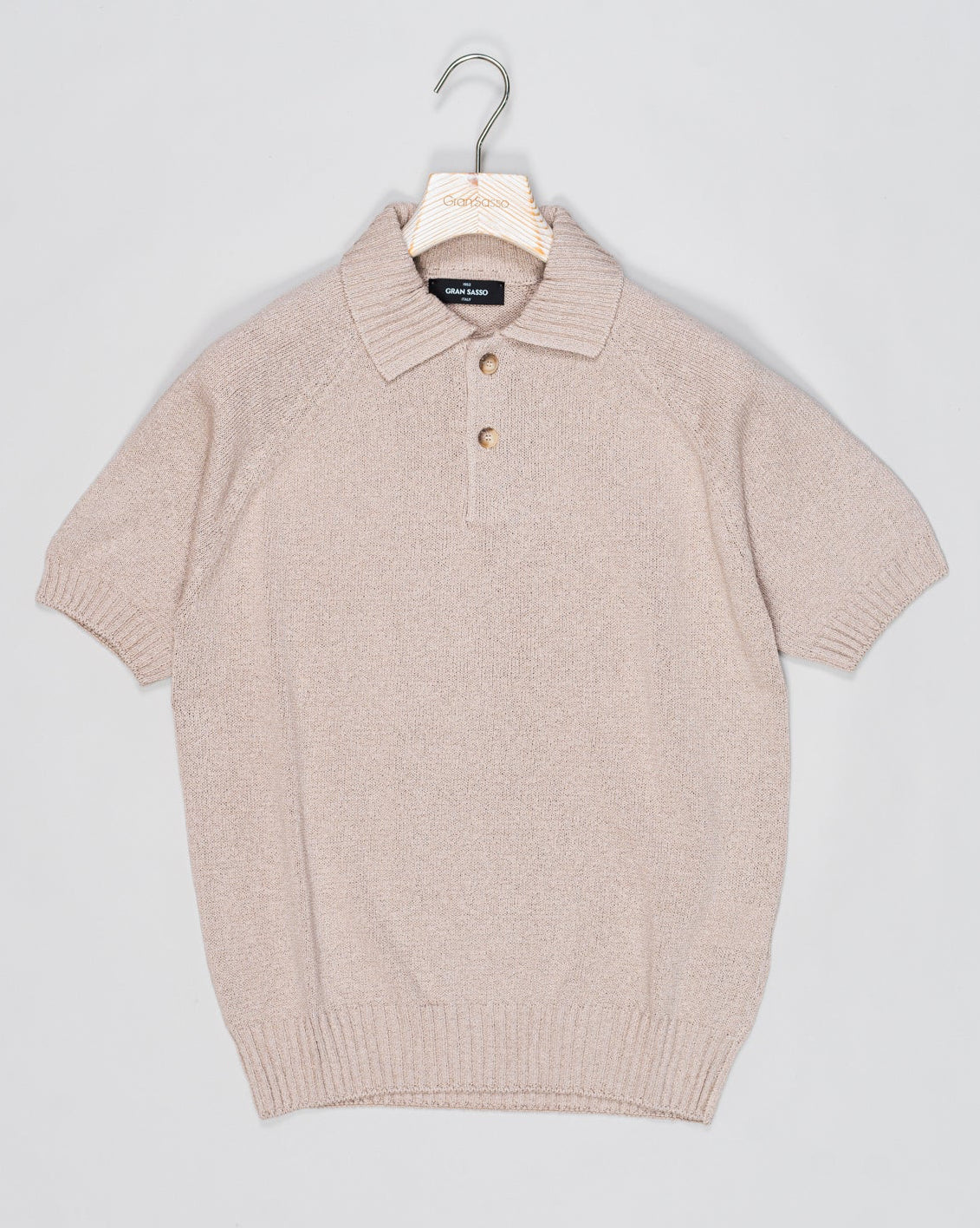 Ribbed polo collar
Two buttons in front
Short sleeves
Composition: 93% cotton 7% cashmere
Style: Tennis
23168/17802
Col. 110 Beige
Made in Italy Gran Sasso Cotton & Cashmere Polo Shirt / Beige