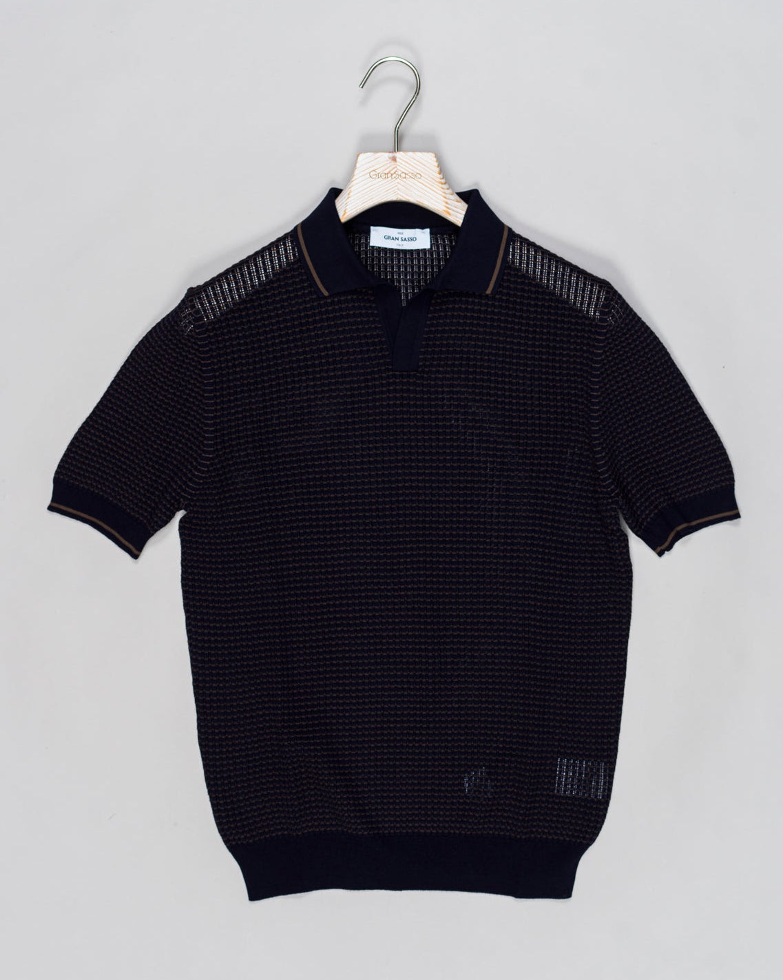 Composition: 100% Cotton
Color: 598 / Navy
Article: 57191 / 20650
Model: Tennis M/M
Made in Italy Gran Sasso Contrast Capri Collar Shirt / Navy