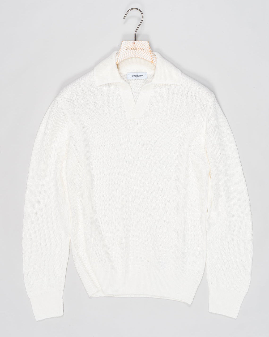Composition: 68% Linen 32% Cotton
Color: 001 / Off White
Article: 23160 / 18658
Model: Tennis M/L
Made in Italy Gran Sasso Ribbed Collar Knit / Off White