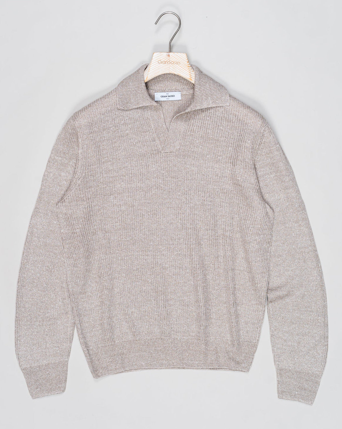 Composition: 68% Linen 32% Cotton
Color: 598 / Navy
Article: 23160 / 18658
Model: Tennis M/L
Made in Italy Gran Sasso Ribbed Collar Knit / Navy