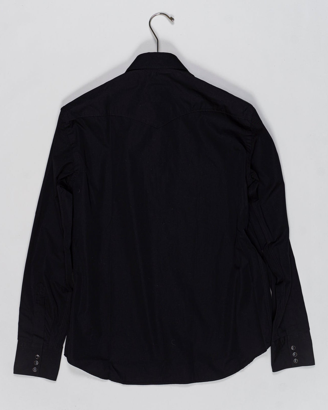 Composition: 100% Cotton
Snap buttons on front and cuffs
Article: 1029 599
Model: WEST
Color: Black
Made in Italy Alessandro Gherardi Cotton Western Shirt / Black