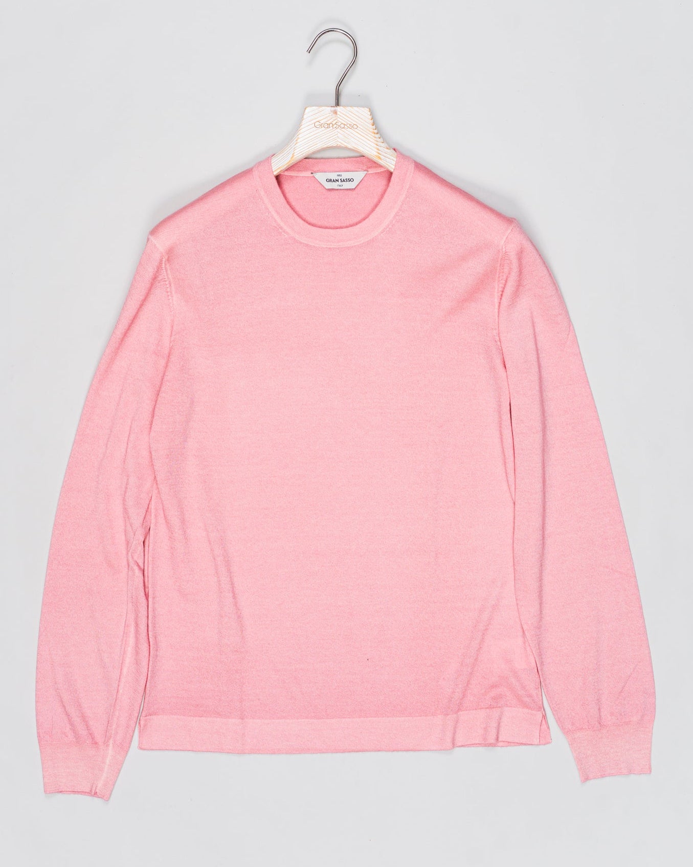 Light weight summer cashmere
Composition: 100% Cashmere
Color: 216 / Pink
Article: 43132 / 26220
Model: Paricollo M/L
Made in Italy Gran Sasso Cashmere Crew Neck / Pink