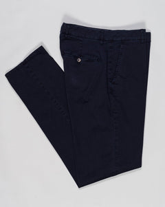 Composition: 98% Cotton 2% Elastan
Model: Sauma22-GD
Article: PU19SAUMA22-GDTS0001X
Color: Navy
Made in Martina Franca, Puglia, Italy Berwich Garment Dyed Cotton Chinos / Navy