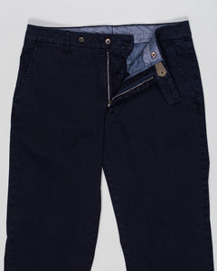 Composition: 98% Cotton 2% Elastan
Model: Sauma22-GD
Article: PU19SAUMA22-GDTS0001X
Color: Navy
Made in Martina Franca, Puglia, Italy Berwich Garment Dyed Cotton Chinos / Navy