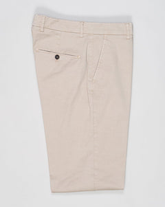 Composition: 98% Cotton 2% Elastan
Model: Sauma22-GD
Article: PU19SAUMA22-GDTS0001X
Color: Beige
Made in Martina Franca, Puglia, Italy&nbsp;
Berwich Garment Dyed Cotton Chinos / Beige