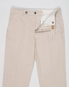 Composition: 98% Cotton 2% Elastan
Model: Sauma22-GD
Article: PU19SAUMA22-GDTS0001X
Color: Beige
Made in Martina Franca, Puglia, Italy&nbsp;
Berwich Garment Dyed Cotton Chinos / Beige
