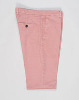 Flat front
Garment Dyed
Front pockets: slanted
Back pocket left: welt, right: welt with button
Hemming: plain (chinos)
Article: ts0001x
Color: Rosa 475&nbsp;
Model: vulcano23-GD
Composition: 98% Cotton 2%Elastan
Made in Martina Franca, Italy Berwich Garment Dyed Cotton Chinos / Rosa