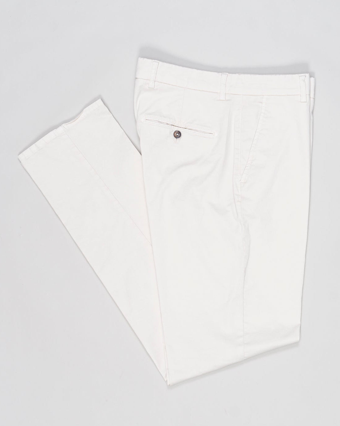 Composition: 98% Cotton 2% Elastan
Model: Sauma22-GD
Article: PU19SAUMA22-GDTS0001X
Color: Latte
Made in Martina Franca, Puglia, Italy Berwich Garment Dyed Cotton Chinos / Latte