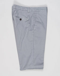 Flat front
Garment Dyed
Front pockets: slanted
Back pocket left: welt, right: welt with button
Hemming: plain (chinos)
Article: ts0001x
Color: Verde972, Green
Model: vulcano23-GD
Composition: 98% Cotton 2%Elastan
Made in Martina Franca, Italy Berwich Garment Dyed Cotton Chinos / Conza