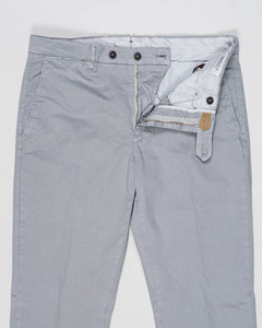 Flat front
Garment Dyed
Front pockets: slanted
Back pocket left: welt, right: welt with button
Hemming: plain (chinos)
Article: ts0001x
Color: Verde972, Green
Model: vulcano23-GD
Composition: 98% Cotton 2%Elastan
Made in Martina Franca, Italy Berwich Garment Dyed Cotton Chinos / Conza