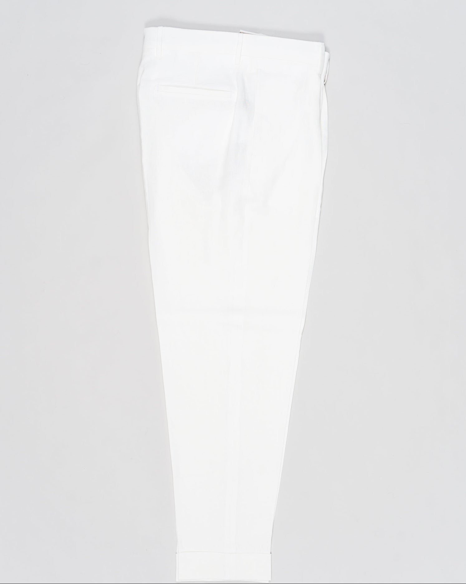 Composition: 100% Linen
Model: Chiaia Long&nbsp;
Article: lm104 &nbsp;
Color: white
PU19CHIAIALONGLM104 62034990
Made in Martina France, Puglia, Italy Berwich Chiaia Long Linen 1 Pleat Trousers / White