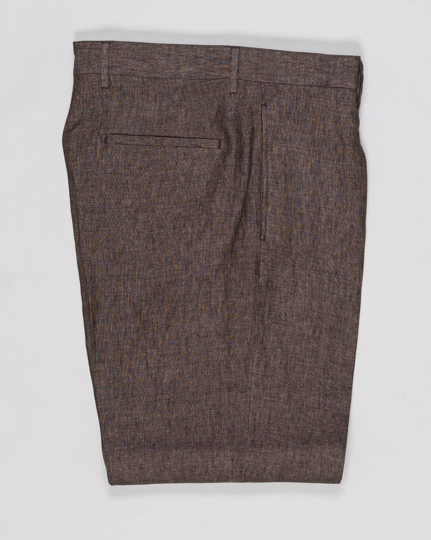 Composition: 100% Linen
Model: Chiaia Long
Article: lm104 &nbsp;
Color: Brown&nbsp;
PU19CHIAIALONGLM104 62034990
Made in Martina France, Puglia, Italy Berwich Chiaia Long Linen 1 Pleat Trousers / Brown