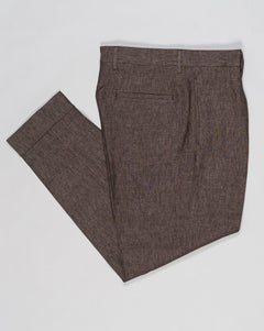 Composition: 100% Linen
Model: Chiaia Long
Article: lm104 &nbsp;
Color: Brown&nbsp;
PU19CHIAIALONGLM104 62034990
Made in Martina France, Puglia, Italy Berwich Chiaia Long Linen 1 Pleat Trousers / Brown