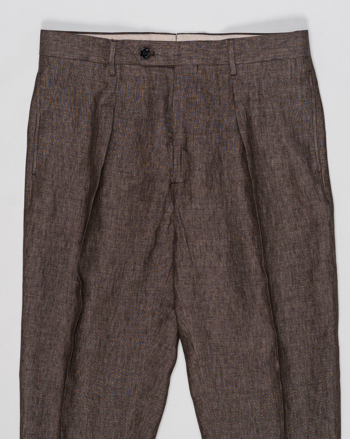Composition: 100% Linen
Model: Chiaia Long
Article: lm104 &nbsp;
Color: Brown&nbsp;
PU19CHIAIALONGLM104 62034990
Made in Martina France, Puglia, Italy Berwich Chiaia Long Linen 1 Pleat Trousers / Brown