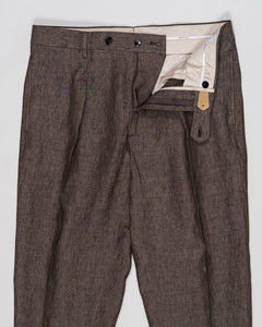 Composition: 100% Linen
Model: Chiaia Long
Article: lm104 &nbsp;
Color: Brown&nbsp;
PU19CHIAIALONGLM104 62034990
Made in Martina France, Puglia, Italy Berwich Chiaia Long Linen 1 Pleat Trousers / Brown