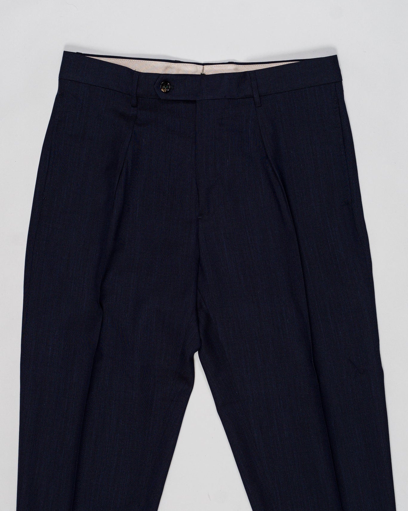Fabric: Loro Piana Summertime: 71% Virgin wool natural stretch 15% Silk 14% Linen
Model: Chiaia Long
Article: PU19CHIAIALONGLP184U
Color: Navy
Made in Martina Franca, Puglia, Italy Berwich Chiaia Long Loro Piana Summertime Trousers / Navy