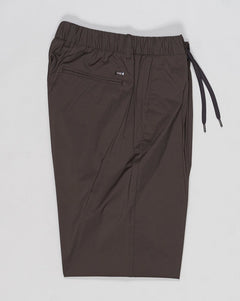 Elastic with drawstring waist
Beltloops
Zip and button fastening
Slanted pockets
Welted pockets on the back
Material: 86%pa 14%ea
Article: PT000193U-12431SZ
Color: 8940 / Testa di Moro
Made in Republic of Moldova Herno Nylon Stretch Trousers / Brown