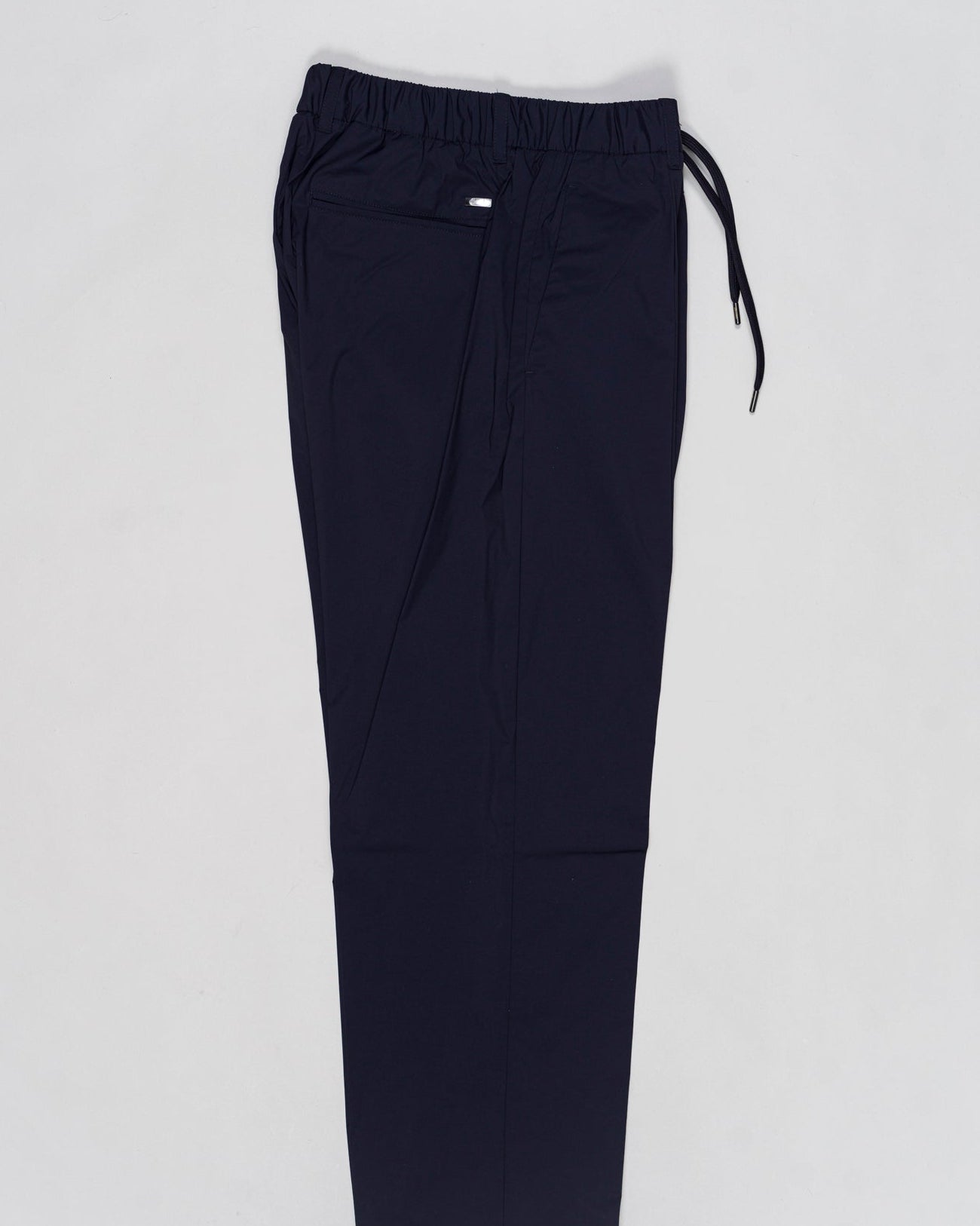 Elastic with drawstring waist
Beltloops
Zip and button fastening
Slanted pockets
Welted pockets on the back
Material: 86%pa 14%ea
Article: PT000193U-12431SZ
Color: 9201 / Blue
Made in Republic of Moldova Herno Nylon Stretch Trousers / Blue