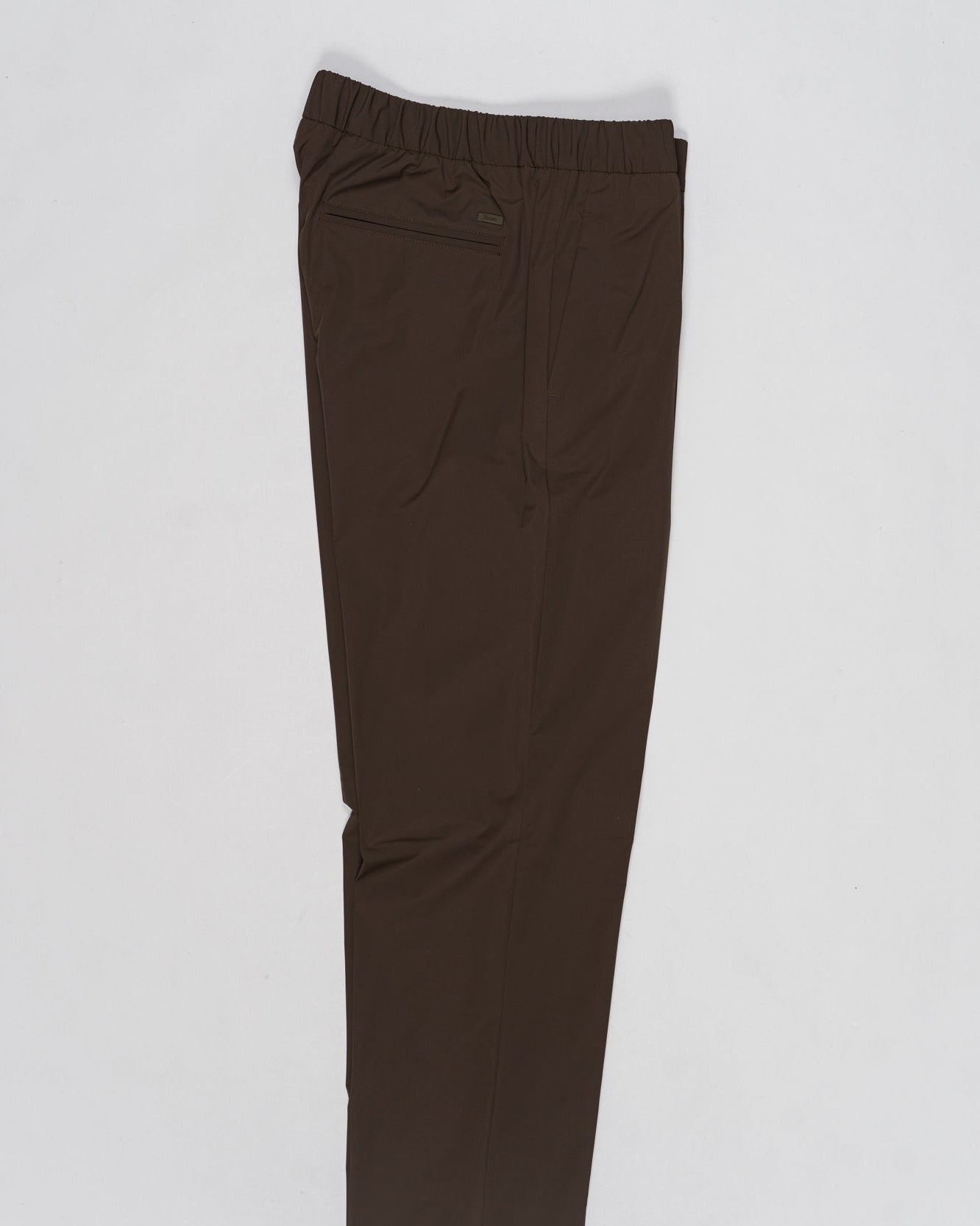 Elastic with drawstring waist
Zip and button fastening
Slanted pockets
Welted pockets on the back
Article: PT000077U 12691Z
Color: 7400 / Green Herno Nylon Stretch Trousers / Green